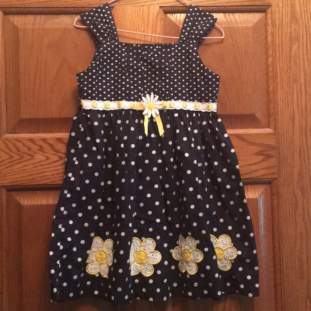 Pretty little girl’s summer dress!